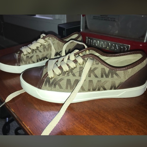 Michael Kors Shoes - Picture 2 of 3